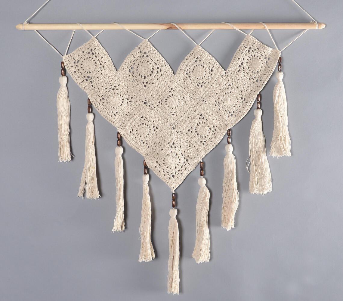 Crochet wall hanging with tassels - GAAIA