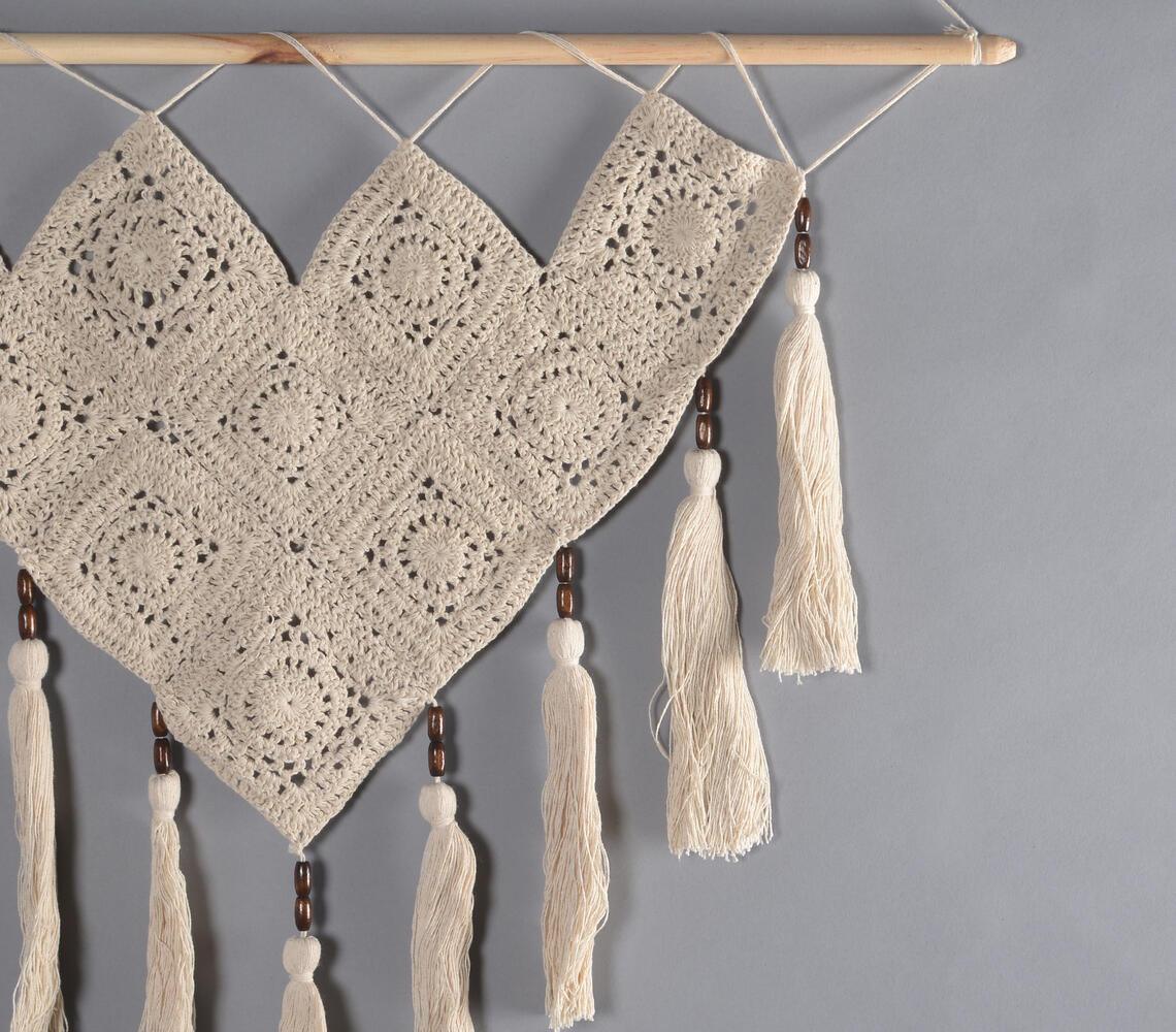 Crochet wall hanging with tassels - GAAIA