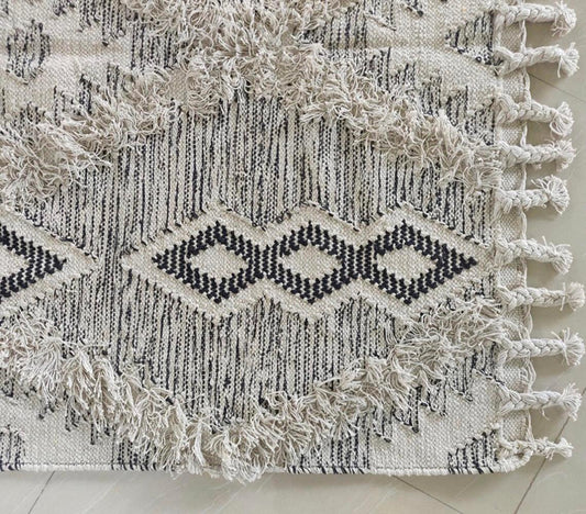 Fringed Diamond Pattern Rug with Braid Tassels - GAAIA