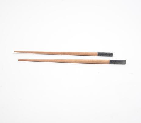 Handmade mango wood & black resin chopsticks (set of 2) - GAAIA